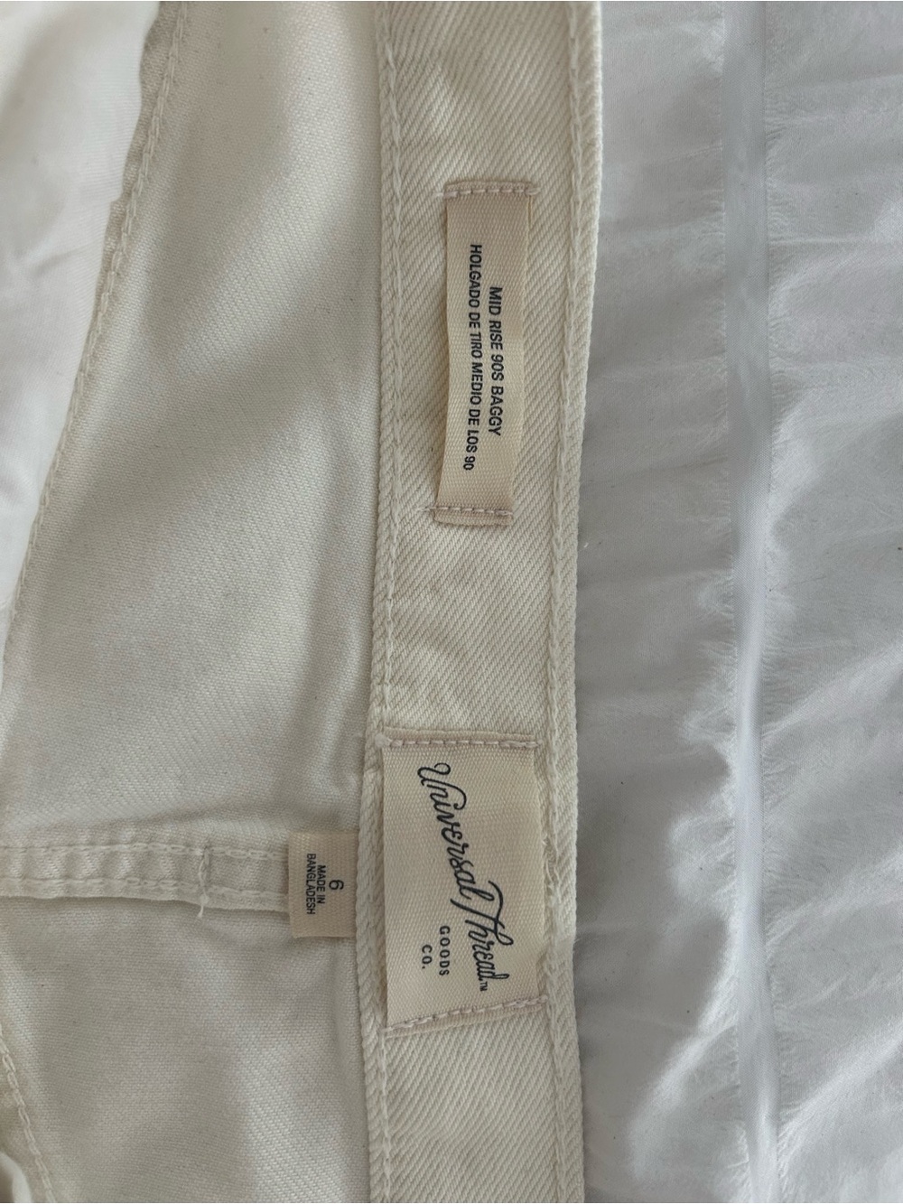 White Universal Threads Jeans - Picture 3 of 6